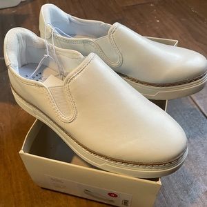 white slip on tennis shoes